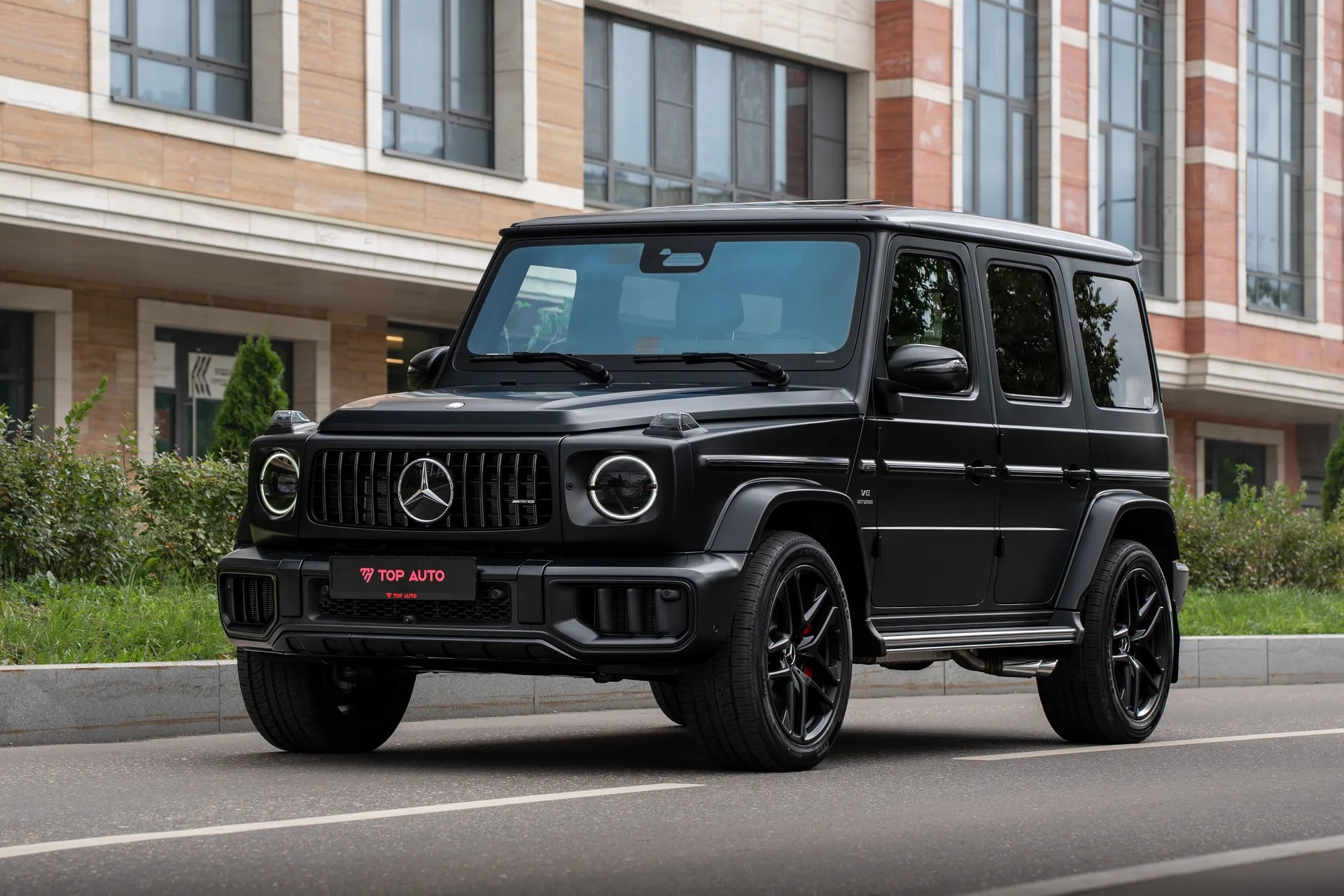 Mercedes-Benz G 63 AMG 4.0 AT, Black Night (Черная ночь),  Mаgnо (матовый) — фото 1 из 27
